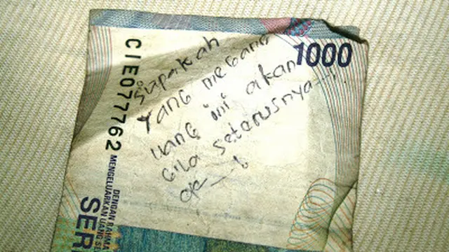 Potret Pesan Unik di Uang Kertas, Bikin Ketawa Ngakak. (Sumber: Instagram/@receh.id)