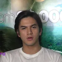 Rizky Nazar mendapatkan banyak pengalaman baru saat syuting film I Love You from 38000 Ft. Menurutnya, menjadi traveler tidaklah mudah karena harus mandiri melakukan semuanya sendiri. 