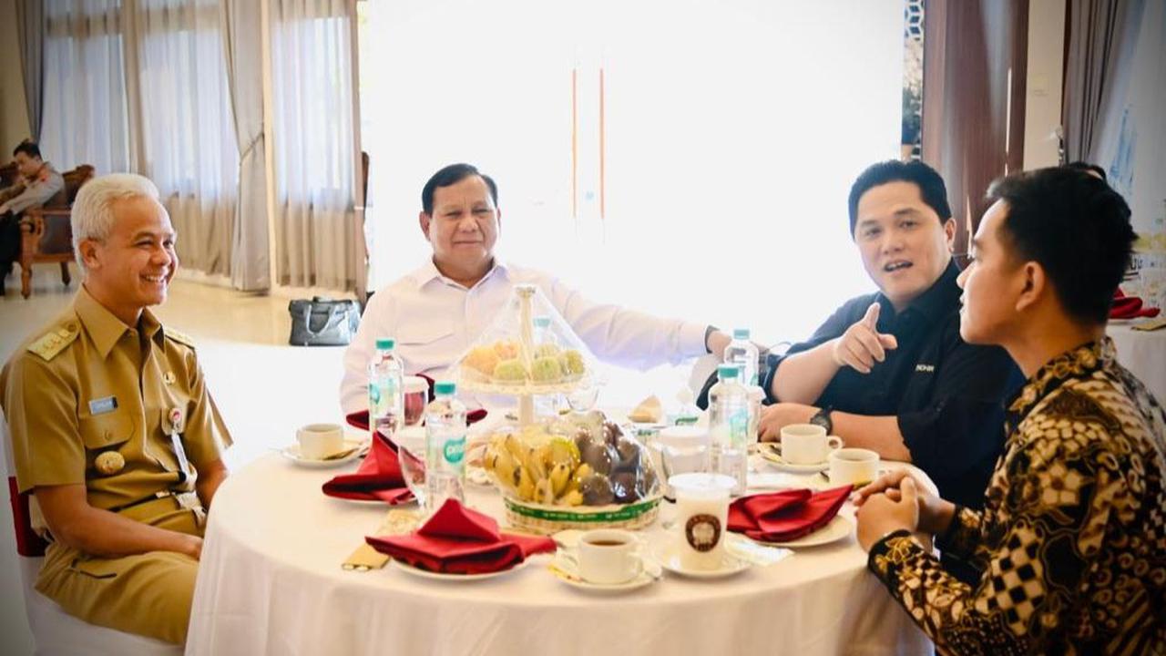 "Pindad itu berada di bawah Pak Menteri BUMN Erick Thohir dan di bawah Menhan Pak Prabowo. Tidak ada hubungannya dengan yang ditanyakan," terang Jokowi.