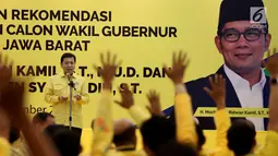 Ketum Golkar Setya Novanto memberi keterangan saat konferensi pers pengumuman calon Gubernur dan Wakil Gubernur Jawa Barat di DPP Golkar, Kamis (9/11). Golkar resmi mengusung Ridwan Kamil dan Daniel Muttaqien di Pilgub Jabar. (Liputan6.com/Johan Tallo)