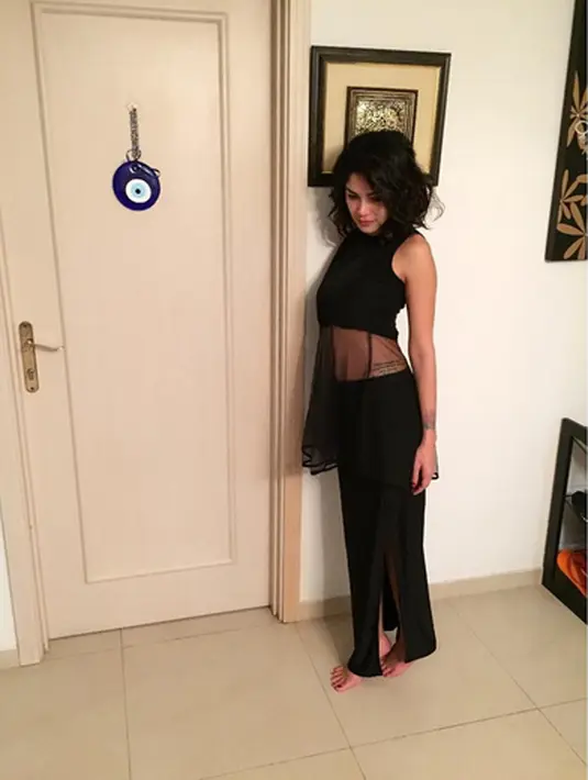 Tak dapat dipungkiri jika Nikita Mirzani memang memiliki paras yang cantik dan tubuh yang seksi. Meski sudah memiliki anak ia tetap bisa menjaga tubuh indahnya tersebut tetap terjaga. (via instagram/@nikitamirzanimawardi)