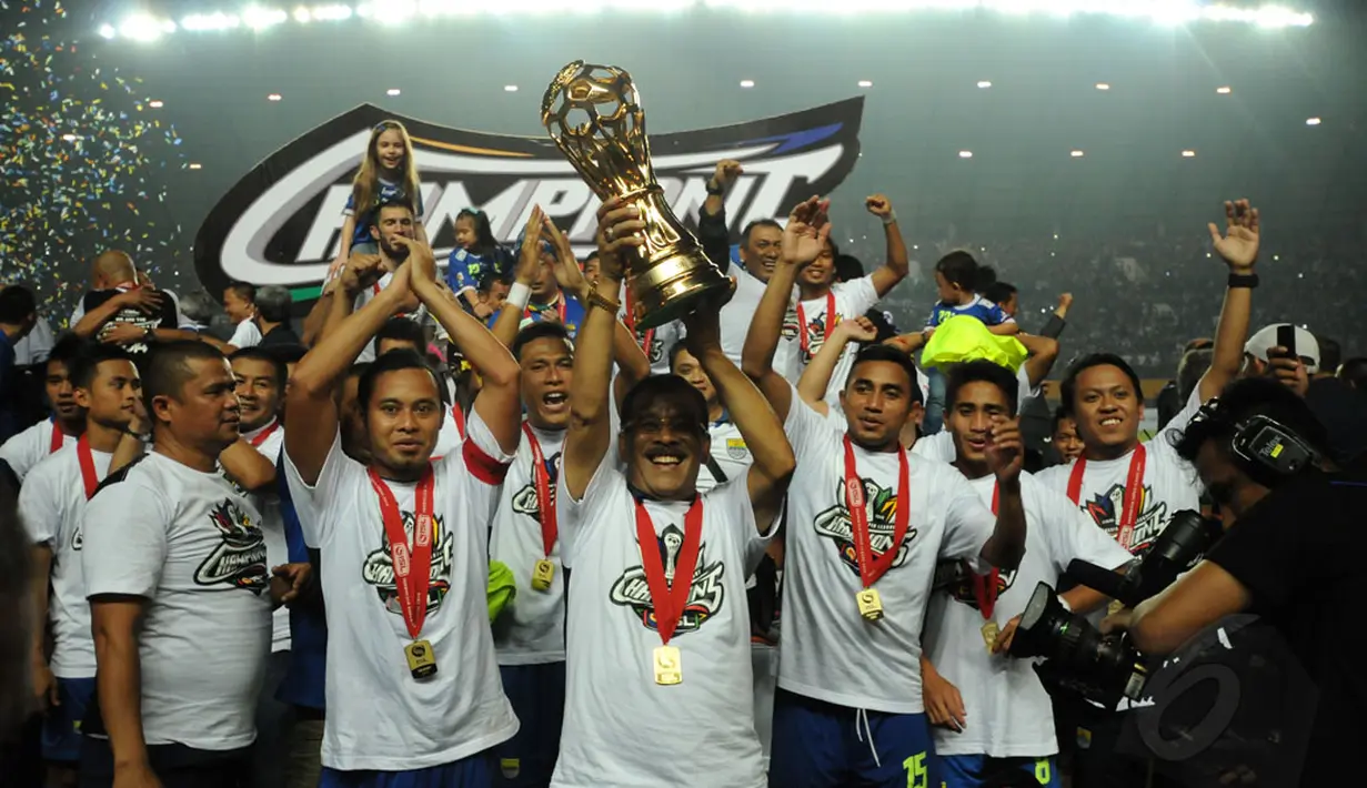 Persib Bandung mengukuhkan diri menjadi juara ISL 2014 di Stadion Gelora Sriwijaya, Palembang, (7/11/2014). (Liputan6.com/Helmi Fithriansyah)