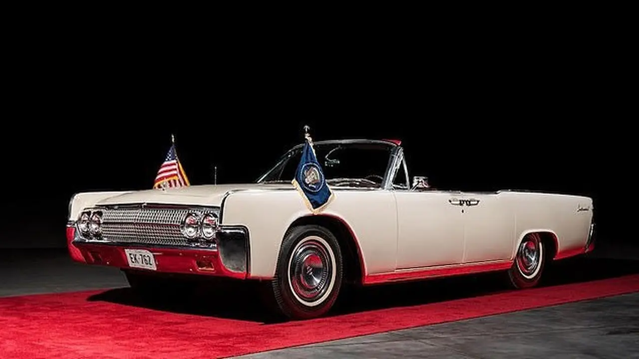 Lincoln Continental 1963 berhasil terjual dengan harga fantastis.