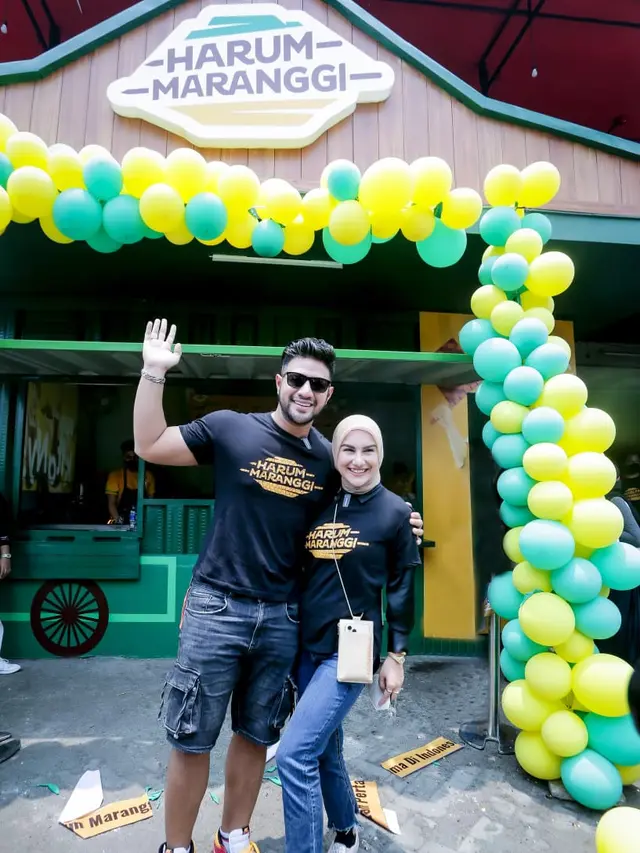 Ammar Zoni dan Irish Bella membuka restoran Sate Maranggi