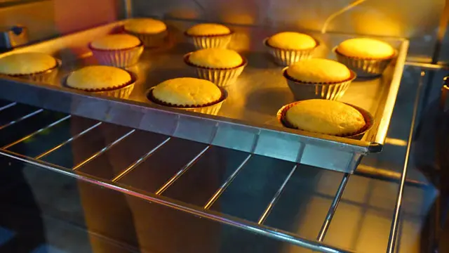 Ketepatan Proses Memanggang Tentukan Kesempurnaan Kue Lebaran Anda