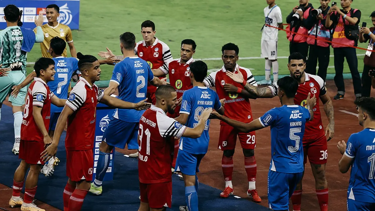 Persib Bandung melawan Barito Putera.