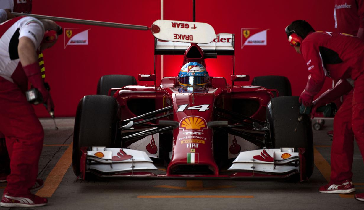 Perubahan regulasi mesin di Formula One sebagai bentuk peduli lingkungan. Sejak tahun 2014 mesin mobil F1 berganti menjadi V6 turbo hybrid, dimana sebelumnya mesin yang digunakan adalah V8. Mesin hybrid ini memiliki kelebihan pada efektifitas energi dan rendah polusi. (Foto: AFP/Jorge Guerrero)