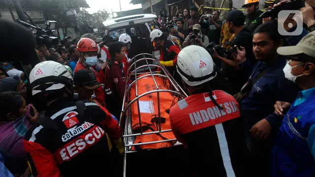 masih ditemukan jenasah korban kebakaran Depo Pertamina Plumpang