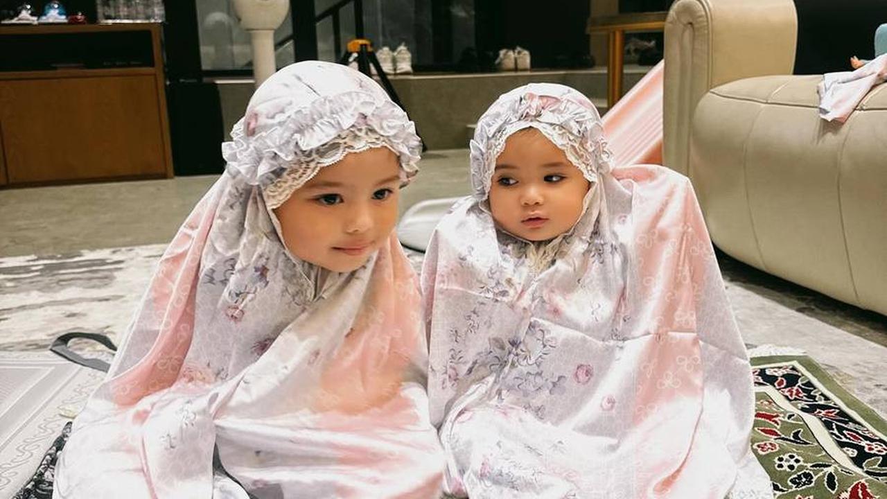 Azura Tampak Sibuk Perhatikan Sang Kakak