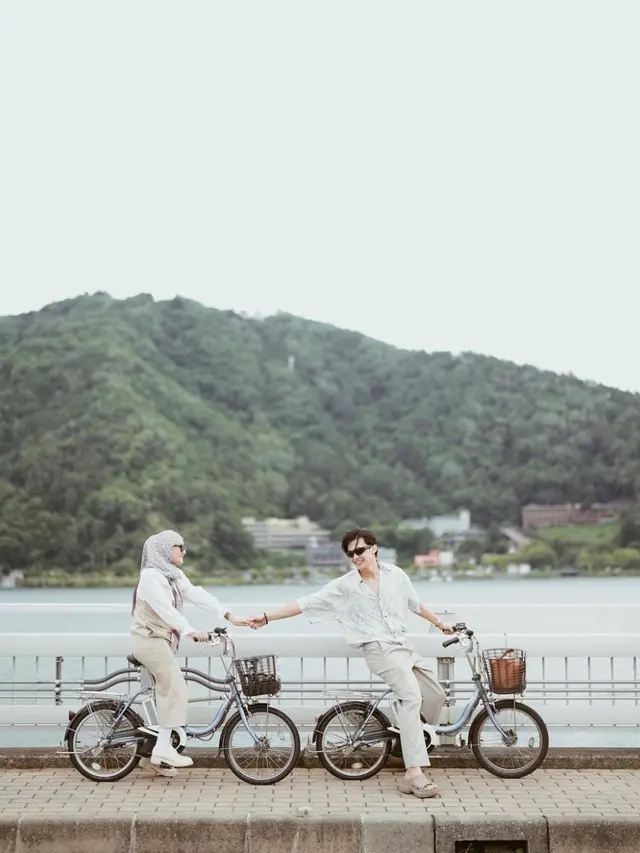 Dinda Hauw dan Rey Mbayang