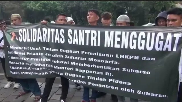 Usai diberhentikan dari jabatan Ketua Umum PPP, Suharso Monoarfa kembali didemo oleh massa aksi yang berasal dari para santri. Mereka meminta agar Presiden Joko Widodo (Jokowi) segera mencabut jabatan Suharso sebagai Menteri Badan Pembangunan Perencanaan
