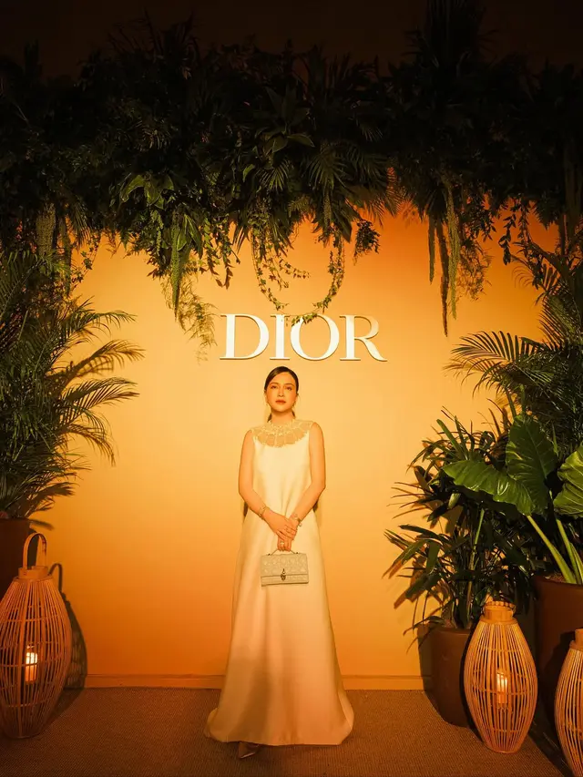 Inspirasi Dress Natal ala Shandy Aulia