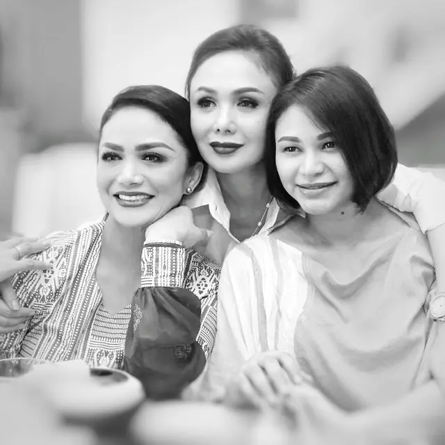 Kartika Sary, adik Yuni Shara dan KD (Instagram/kartikasary)