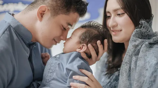 7 Momen Akikah Anak Adly Fairuz dan Angbeen Rishi, Penuh Kehangatan
