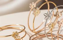 Tujuh Model Gelang Bangle Tipis Aksen Bunga, Sentuhan Klasik Tetap Modern