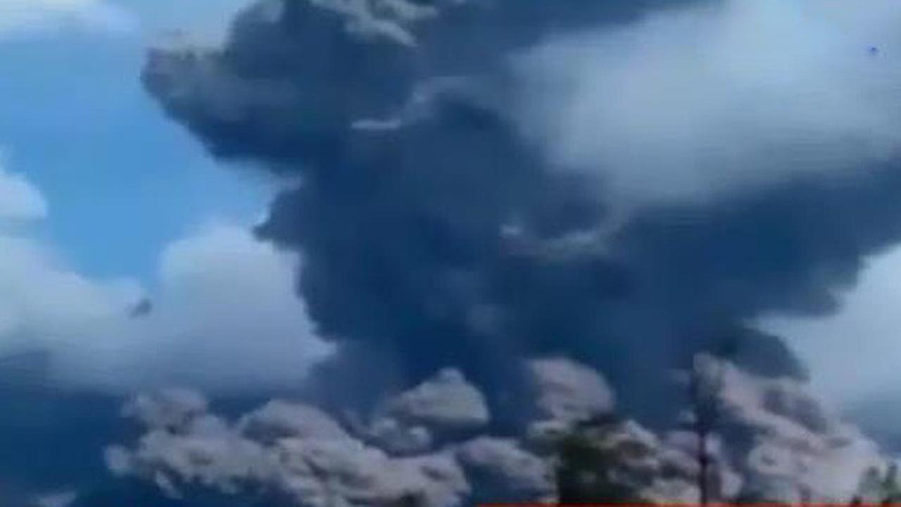 Video Amatir Detik-Detik Gunung Barujari Meletus