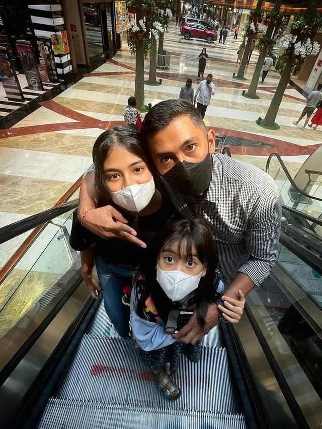 [Fimela] Kenang Mirdad Momong Anak