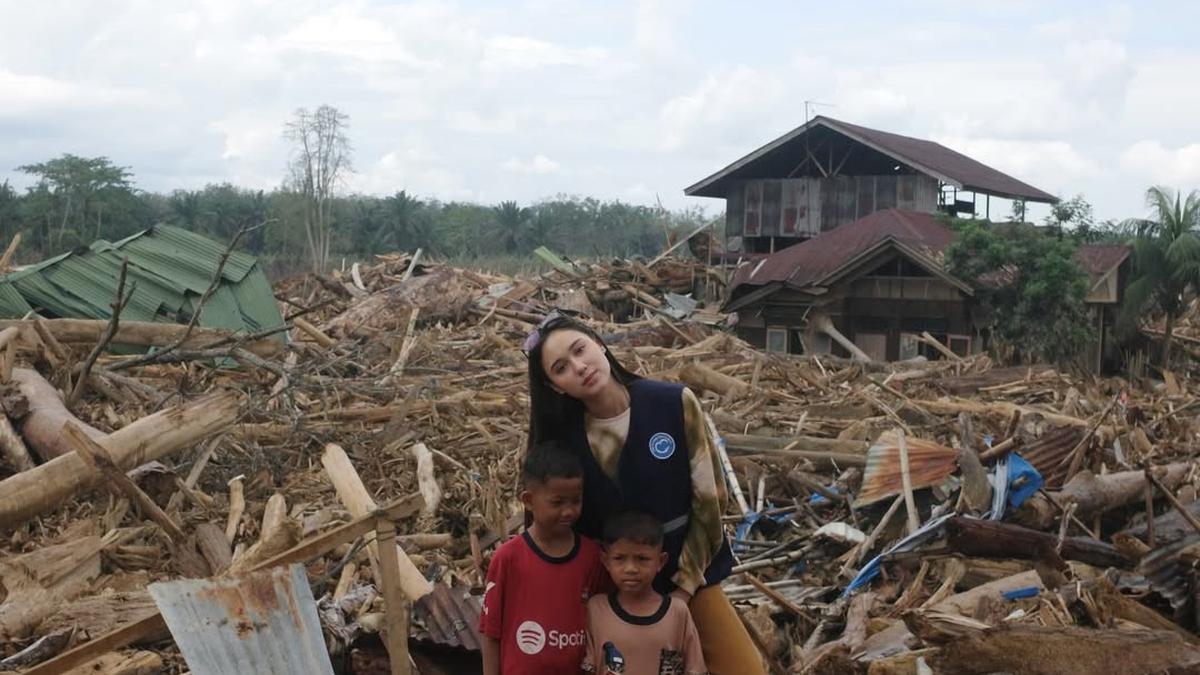 Tanpa Makeup, Yasmin Napper Pancarkan Inner Beauty Saat Kirim Bantuan untuk Bencana Sumatera Utara