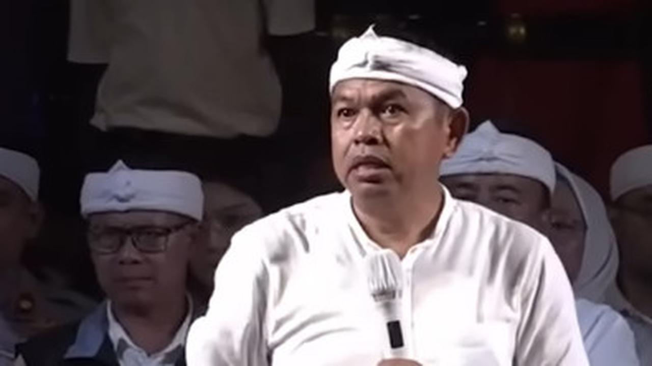 VIDEO: Semua Panik! Gara-gara Lihat Spanduk Demul Langsung Ngamuk Sampai Teriak "Cepat Turunkan!"