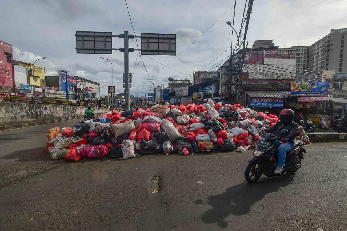 FOTO: Krisis Sampah Masih Terjadi di Tangerang Selatan
