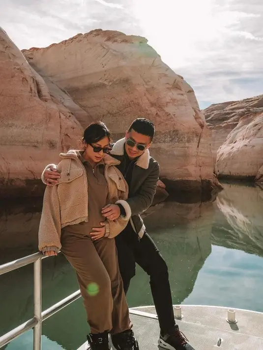 Ini potret Nikita Willy saat mengunjungi Lake Powell, Utah/Arizona.  (Instagram/nikitawillyofficial94).