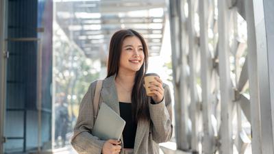 Biar Tetap Fresh dari Pagi hingga Malam, Ini Beauty Essentials yang Wajib Masuk Tas