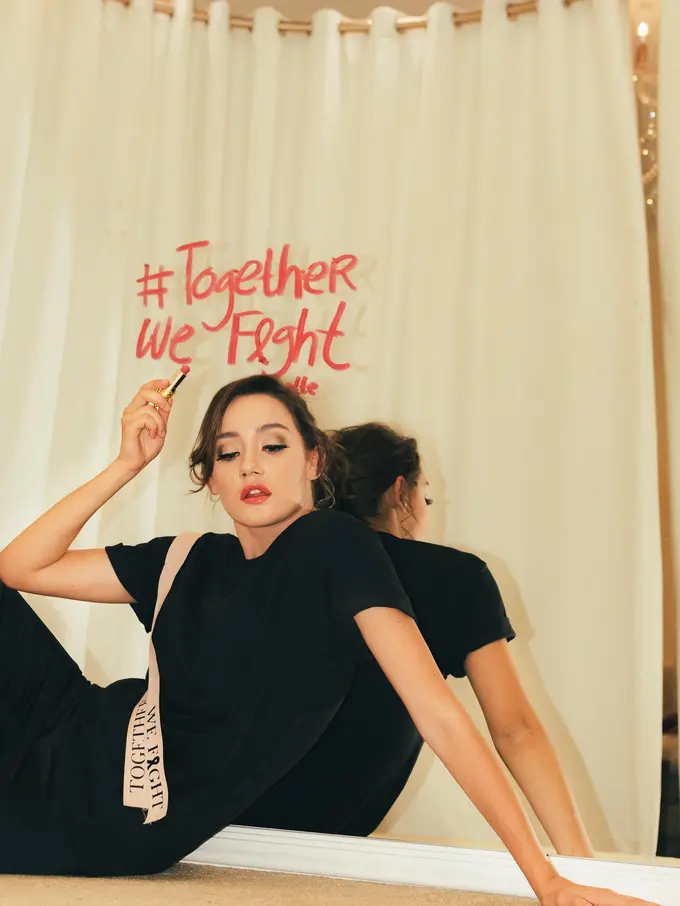 Koleksi busana dari Etiquette Indonesia untuk pejuang kanker payudara