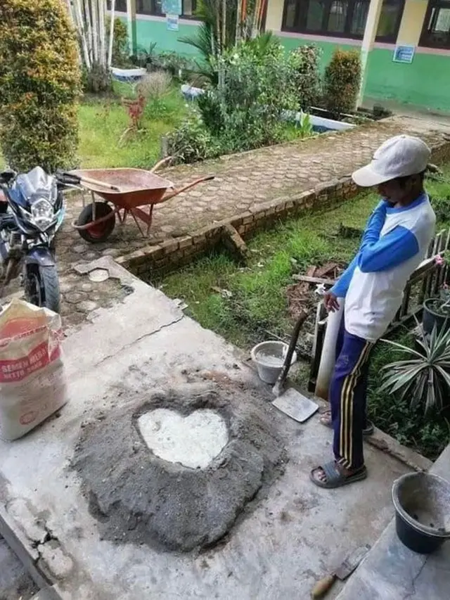 6 Potret Kuli Bangunan Kasmaran Jatuh Cinta Ini Bikin Mandor Senyum Tipis