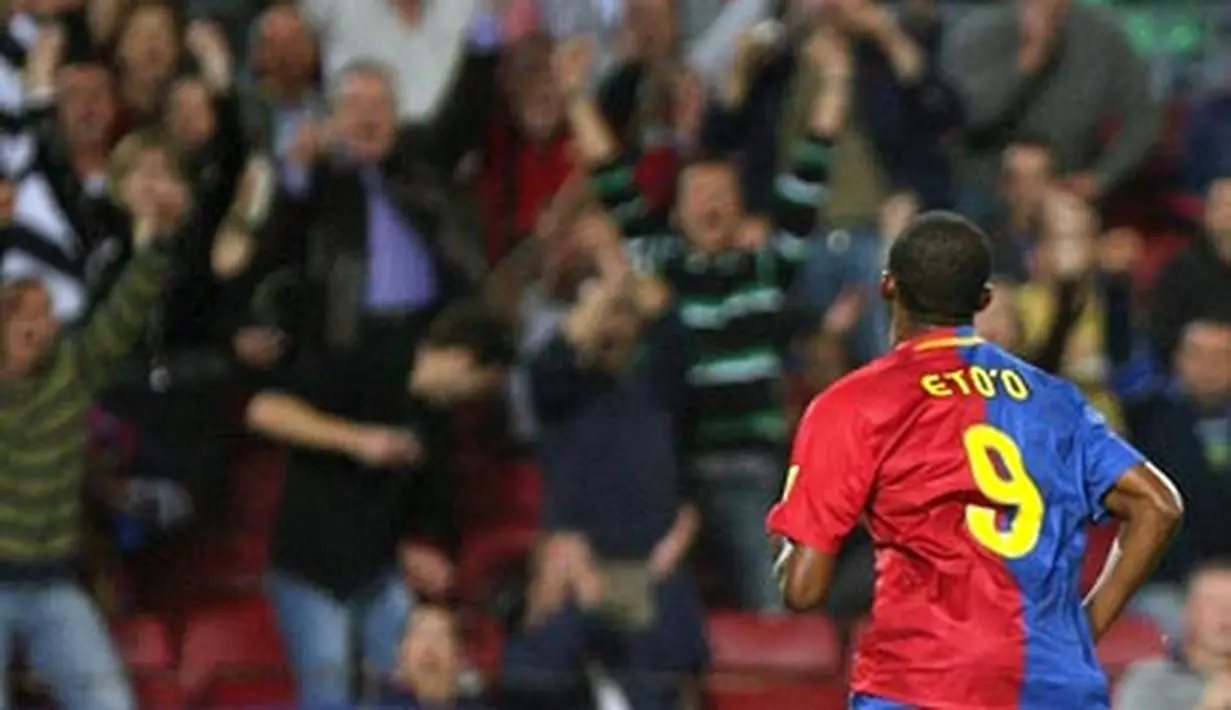 Barcelona's Samuel Eto'o celebrates his goal during Liga match Barcelona vs Almeria at New Camp stadium, in Barcelona on October 25, 2008. AFP PHOTO/JOSEP LAGO 
