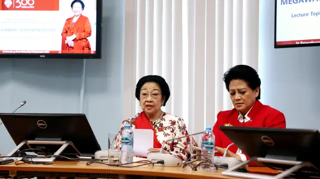 Presiden Kelima RI Megawati Soekarnoputri saat memberikan kuliah umum di Universitas Saint Petersburg, Rusia, Senin (16/9/2024). (Foto: Dokumentasi PDIP).