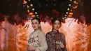 Nazmah Malik, Owner Heaven Lights, menambahkan, setiap koleksi yang ditampilkan memiliki cerita, dan ingin para tamu merasakan kisah yang dihadirkan dalam setiap desain. “Kami berharap Heaven Lights Annual Show 2025 dapat menjadi momen yang menginspirasi,” ungkapnya. [Dok. Heaven Lights]