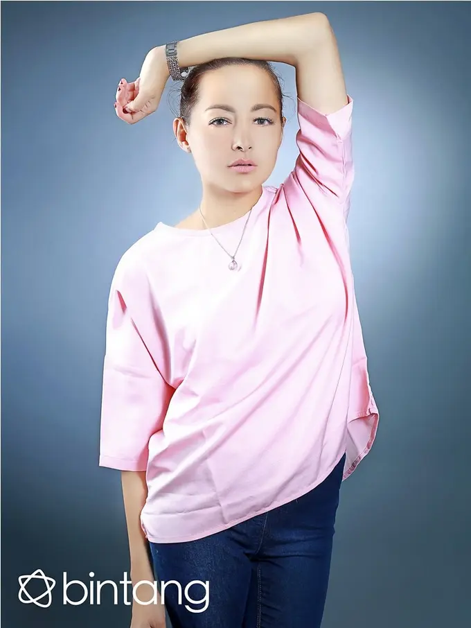 [Bintang] Dewi Rezer