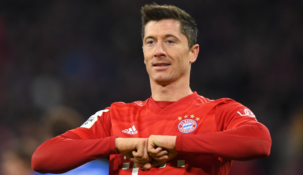 4. Robert Lewandowski (Bayern Munchen) - Ketajaman Lewandowski sebagai striker bernomor punggung 9 memang luar biasa. Pemain berusia 31 tahun ini telah mencatatkan 25 gol dari 23 penampilannya bersama Bayern Munchen musim ini. (AFP/Christof Stache)