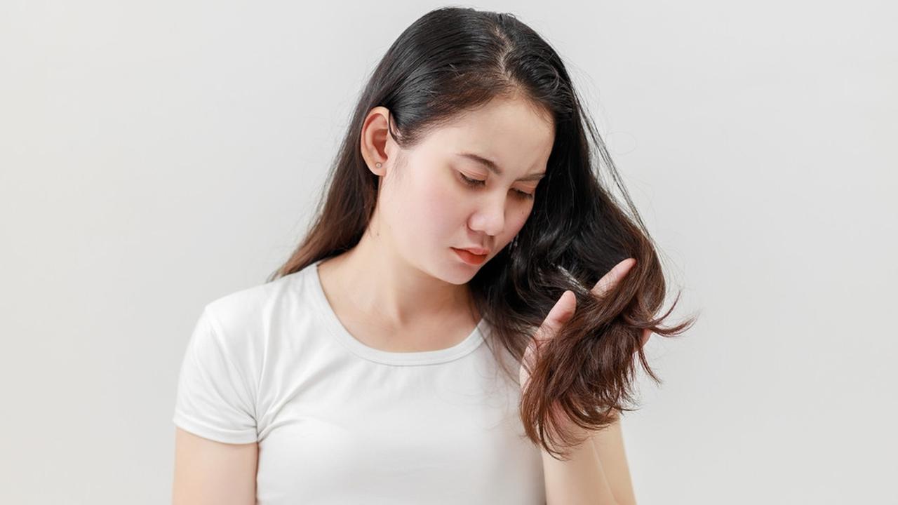 12 Penyebab Kulit Kepala Bau Apek yang Jarang Disadari, Cek Cara Mengatasinya!