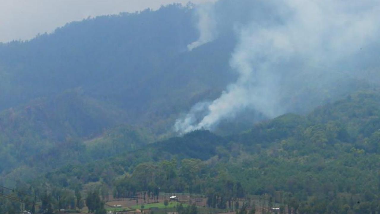 Hingga kini petugas gabungan terus melakukan upaya pengendalian dan pemadaman api. Sementara, hingga kini luasan lahan yang terdampak akibat kebakaran itu masih belum teridentifikasi.<br><br>
