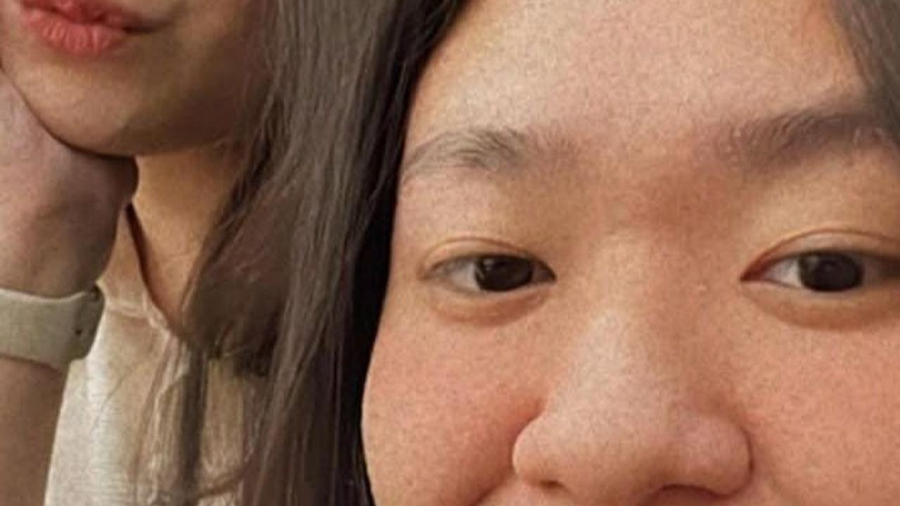 Adik Nathalie, Nadya Holscher membagikan momen kebersamaannya dengan sang kakak. Ada beberapa foto yang diunggah Nadya. Kakak beradik ini sama-sama miliki paras yang cantik.