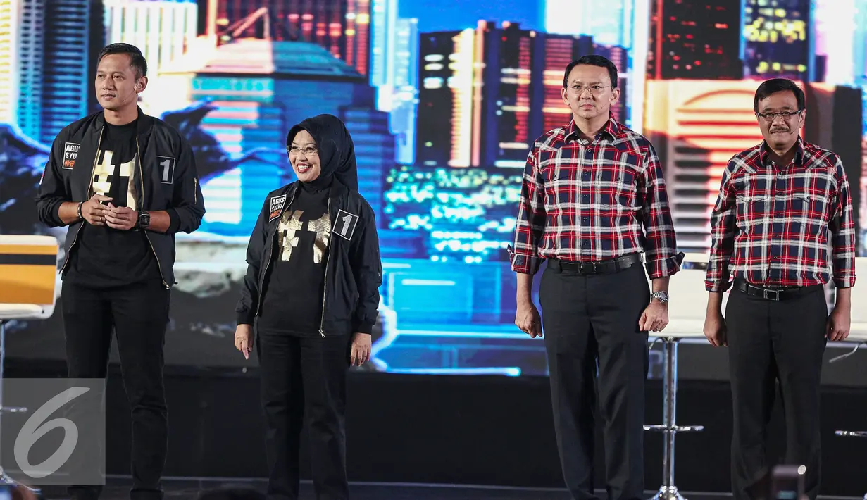 Cagub DKI Jakarta no 1 Agus Harimurti Yudhoyono-Sylviana, dan no 2 Basuki T Purnama-Djarot Saiful bersiap untuk debat kedua Cagub DKI-Jakarta, Jumat (27/1). (Liputan6.com/Faizal Fanani)