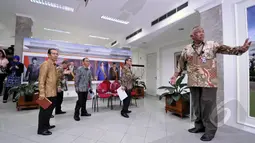 Plt Pimpinan Komisi Pemberantasan Korupsi (KPK) saat tiba di Istana Negara, Jakarta, Senin (16/3/2015). Kedatangan Plt KPK ke Istana untuk membicarakan perkembangan Pencegahan Korupsi.  (Liputan6.com/Faizal Fanani)