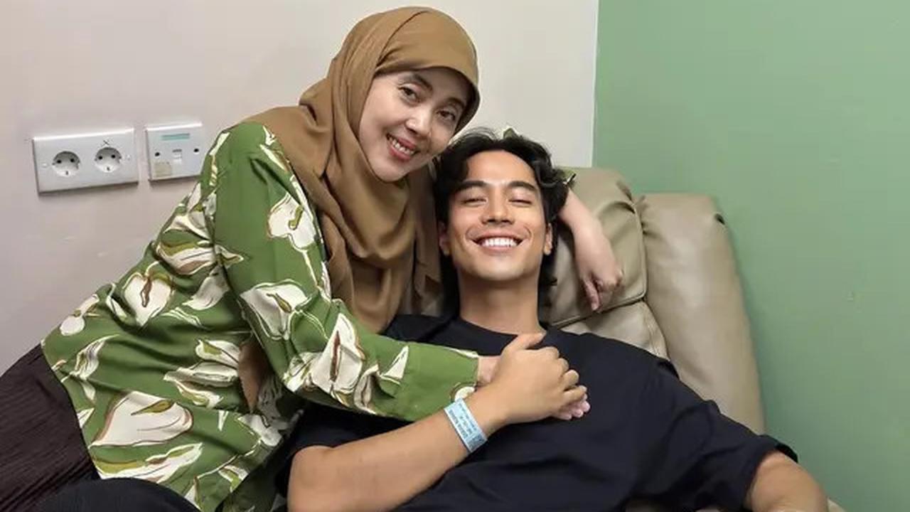 Hari Ibu 22 Desember, Ini 8 Potret Kedekatan Para Artis dengan Sang Ibu