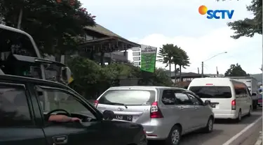 Titik simpul kemacetan menuju kawasan wisata Lembang terjadi di Simpang Panorama dan pertigaan Beatrik.