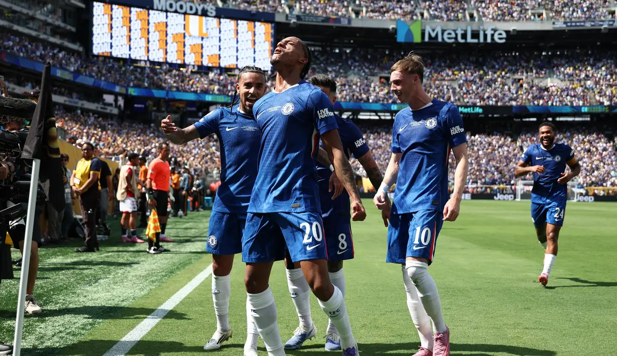 Sementara, satu gol Chelsea lainnya dicetak oleh Joao Pedro pada menit ke-43. (FRANCK FIFE/AFP)