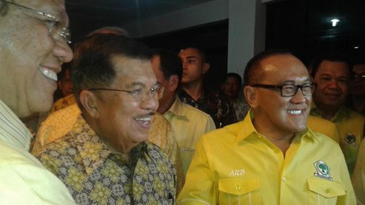 Malu-malu 'kucing' Golkar, dukung Jokowi tapi ogah lepas Prabowo