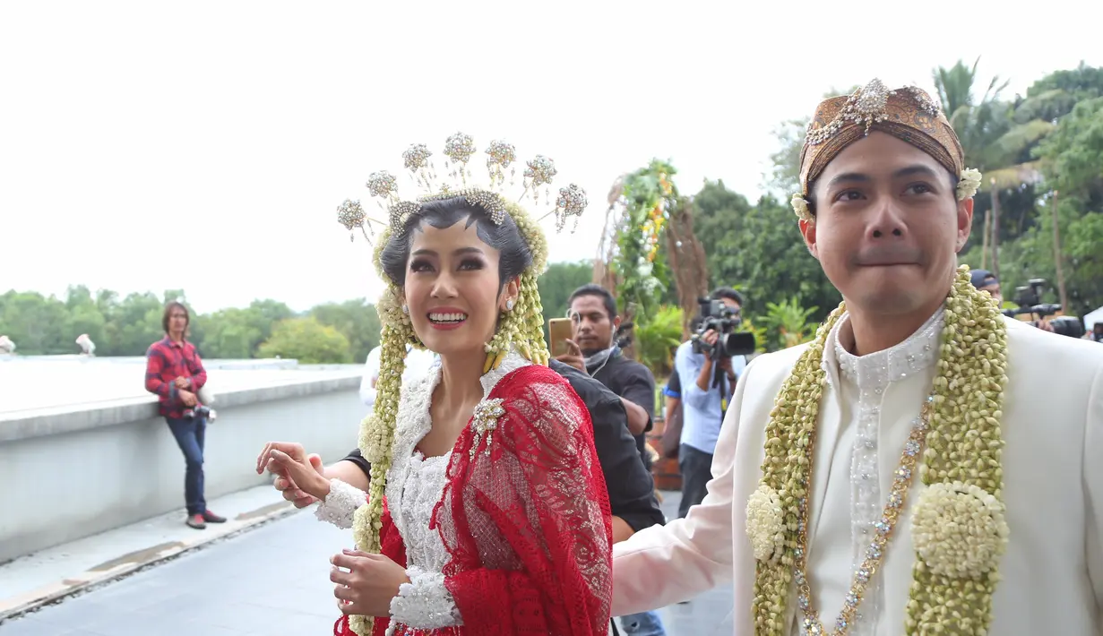 Usut punya usut, ternyata Ardina Rasti dan Arie Dwi Andhika memang mengundang Presiden Jokowi dikarenakan masih memiliki hubungan pertemanan saat di Solo dengan ibunda Ardina Rasti. (Daniel Kampua/Bintang.com)