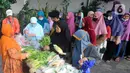 Sayuran yang dibagi dalam kondisi mentah, untuk para warga di wilayah setempat. (merdeka.com/Arie Basuki)