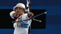 Atlet panahan putri Indonesia, Rezza Octavia gagal menemani rekannya, Diananda Choirunisa untuk berlaga di babak 16 besar nomor individual putri cabor panahan Olimpiade Paris 2024 setelah ditaklukkan pepanah putri nomor dua dunia asal Korea Selatan, Lim Si-hyeon pada babak 32 besar di Les Invalides Arena, Paris, Kamis (1/8/2024). Rezza menyerah 0-6 dalam laga yang berlangsung dalam tiga set saja. (Dok. NOC Indonesia/Antara/Wahyu Putro A)