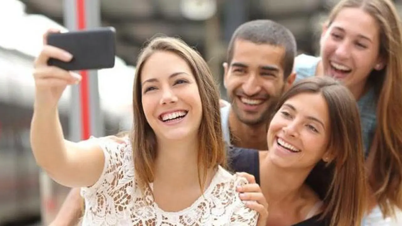 Oops.. Ternyata Gaya Selfie Bisa Ungkap Kepribadian