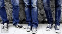 Setop, jangan buru-buru mencuci jeans kotor Anda yang terkena lumpur, karena celana jeans yang kotor ini sedang menjadi tren. (Foto: iStockphoto)