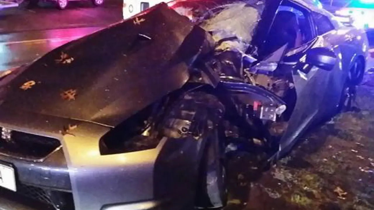 Nekat Ngebut di Jalan Becek, Nissan GT-R Luluh Lantak