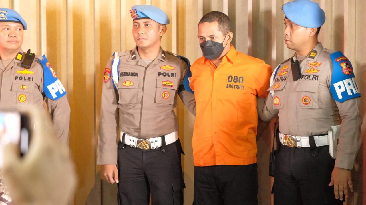 Dijerat Pasal Berlapis, Ini Ancaman Hukuman Eks Kapolres Ngada AKBP Fajar Tersangka Pencabulan dan Narkoba