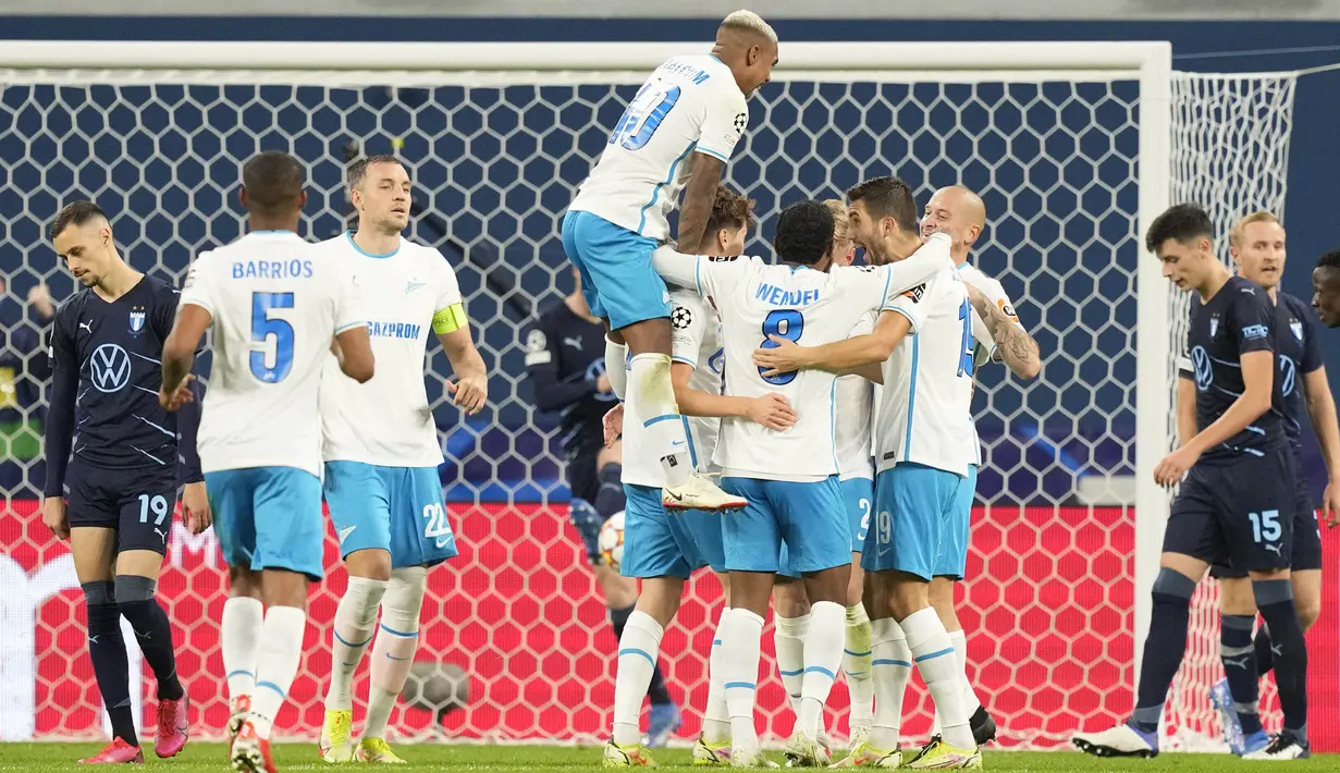 Di tempat lain wakil Rusia Zenit St Petersburg menang telak empat gol tanpa balas atas Malmo. (AP/Dmitry Lovetsky)